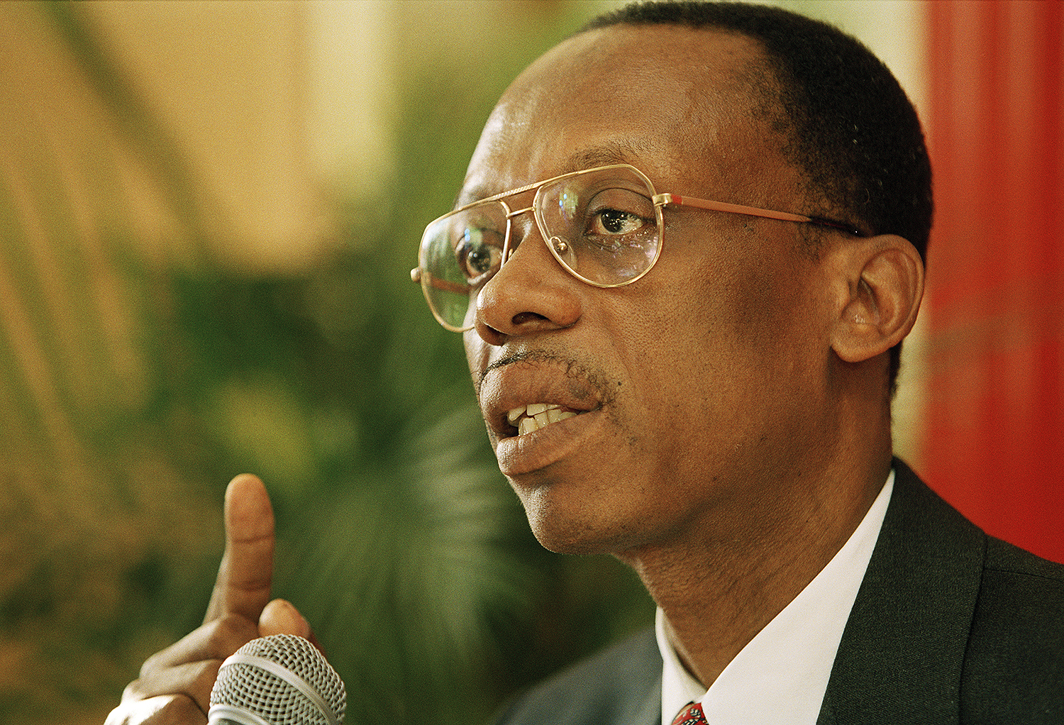Photo of Jean-Bertrand Aristide speaking in Port-au-Prince, Haiti, on November 27, 2000.
