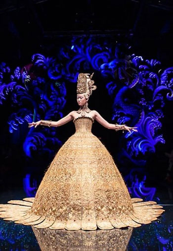 Chinese Couturier Guo Pei Reveals How Rihanna Ended Up Wearing Her