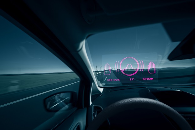 A picture shows a head-up display, indicating autonomous driving.